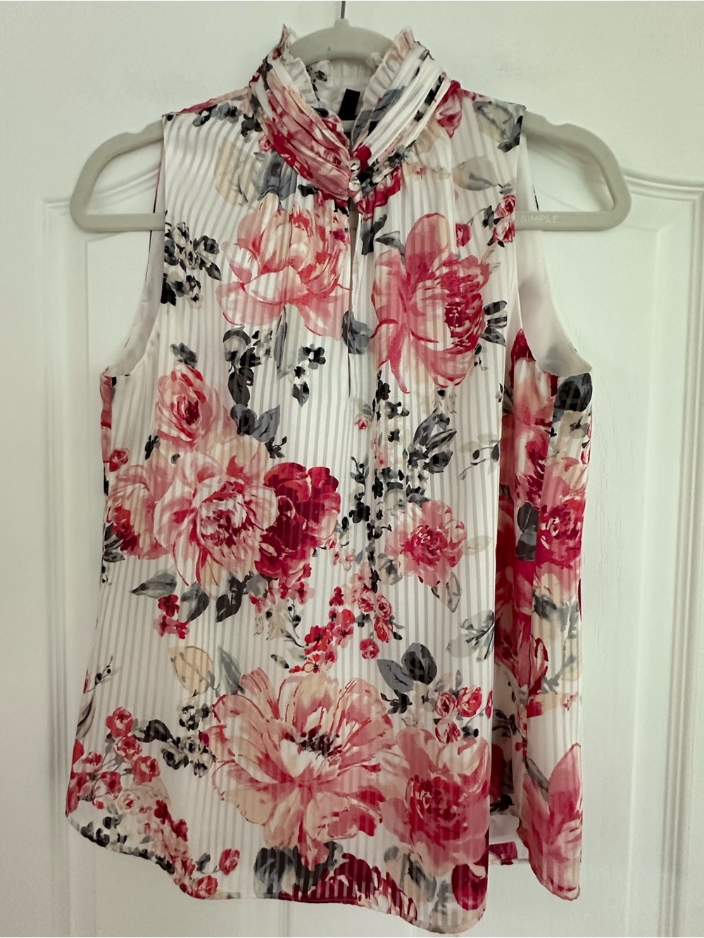 White House Black Market NWOT White Floral Pleated Mock Neck Camisole